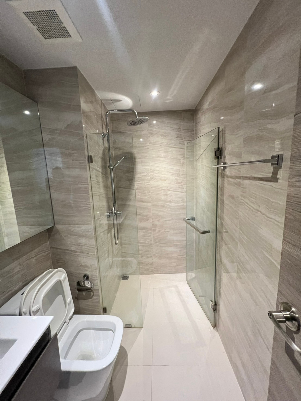 For RentCondoRatchathewi,Phayathai : 💎 Rare Unit: Corner room Savvi Phahol-Ari | BTS Ari ✨Only15,000/Month Quiet condo Good location, convenient travel on many routes.