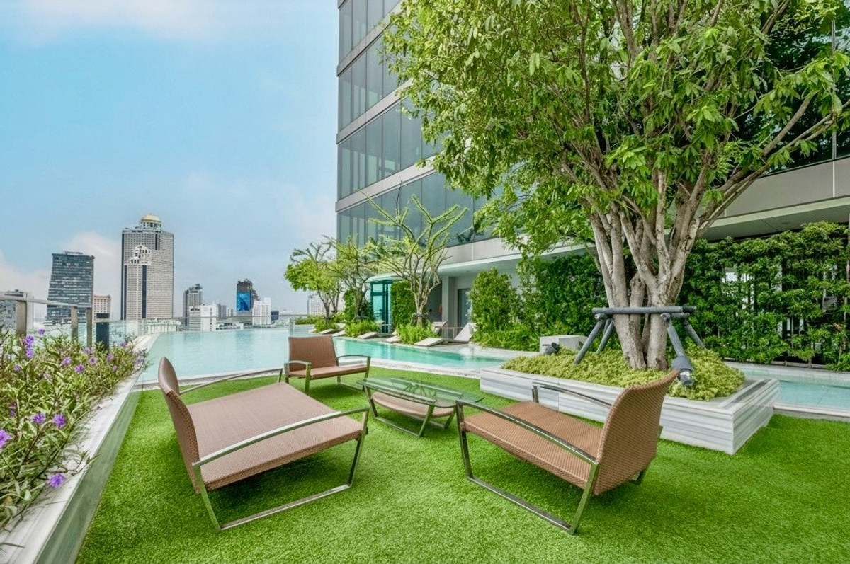 For RentCondoSathorn, Narathiwat : ✨ The most hip lifestyle source, The Room 30, easily connects Charoen Krung-Si Phraya-Songwat within walking distance 🎉