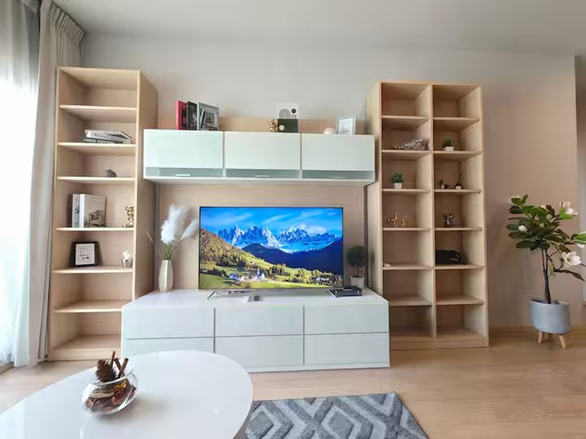 For RentCondoSukhumvit, Asoke, Thonglor : 🚅✨  Noble Refine Phrom Phong For rent 2 bedroom condo - only 5 minutes walk to BTS Phrom Phong.