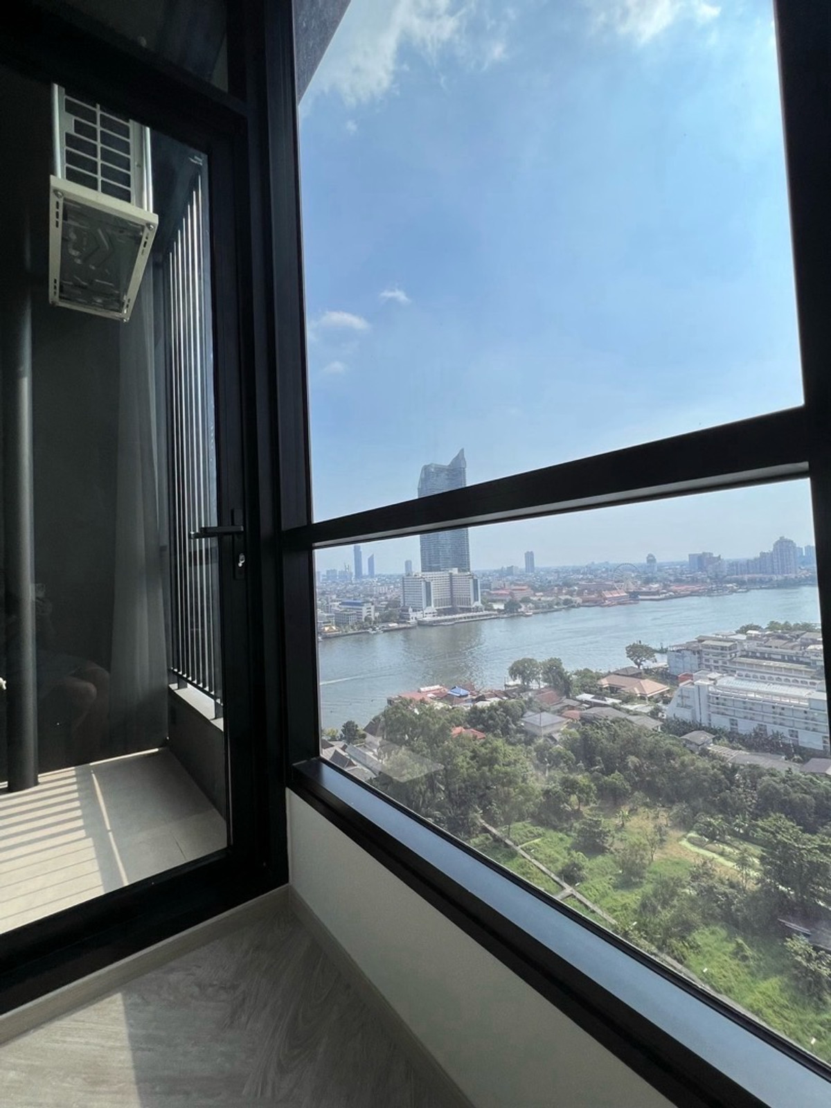 For RentCondoWongwianyai, Charoennakor : For rent Chapter Charoennakhon-Riverside ☎️ 0912322009