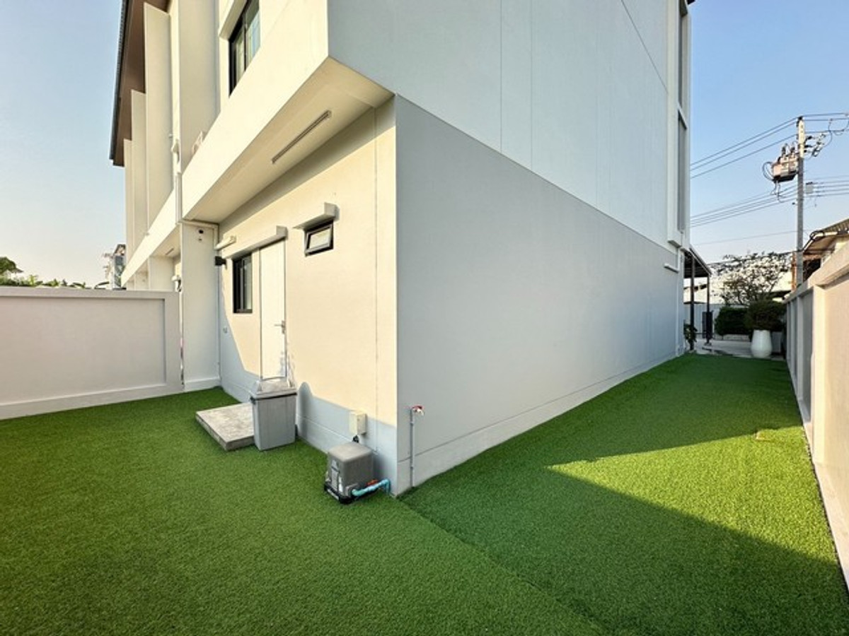 ให้เช่าทาวน์โฮมโชคชัย4 ลาดพร้าว71 : HR3338ปล่อยเช่าโฮมออฟฟิศ 3 ชั้น ""บ้านใหม่"" ทำเลศักยภาพโชคชัย 4พื้นที่ใช้สอย 300 ตร.ม. | จอดรถได้สูงสุด 6 คัน | จดทะเบียนบริษัทได้ 