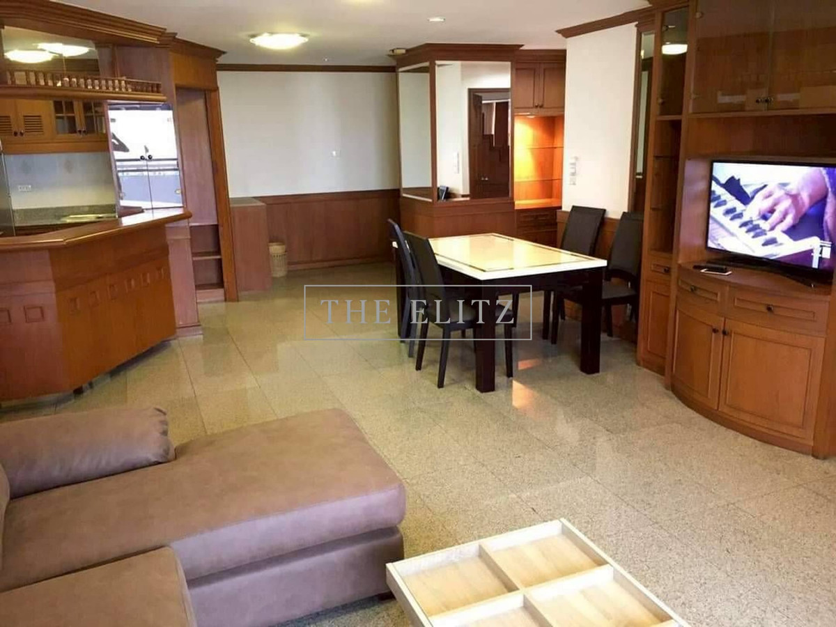 For RentCondoSukhumvit, Asoke, Thonglor : ✨ Walk to Thonglor in a few minutes. But come home and find the tranquility of Waterford Park 53, a good location connecting both Sukhumvit 53 and 55 🎉