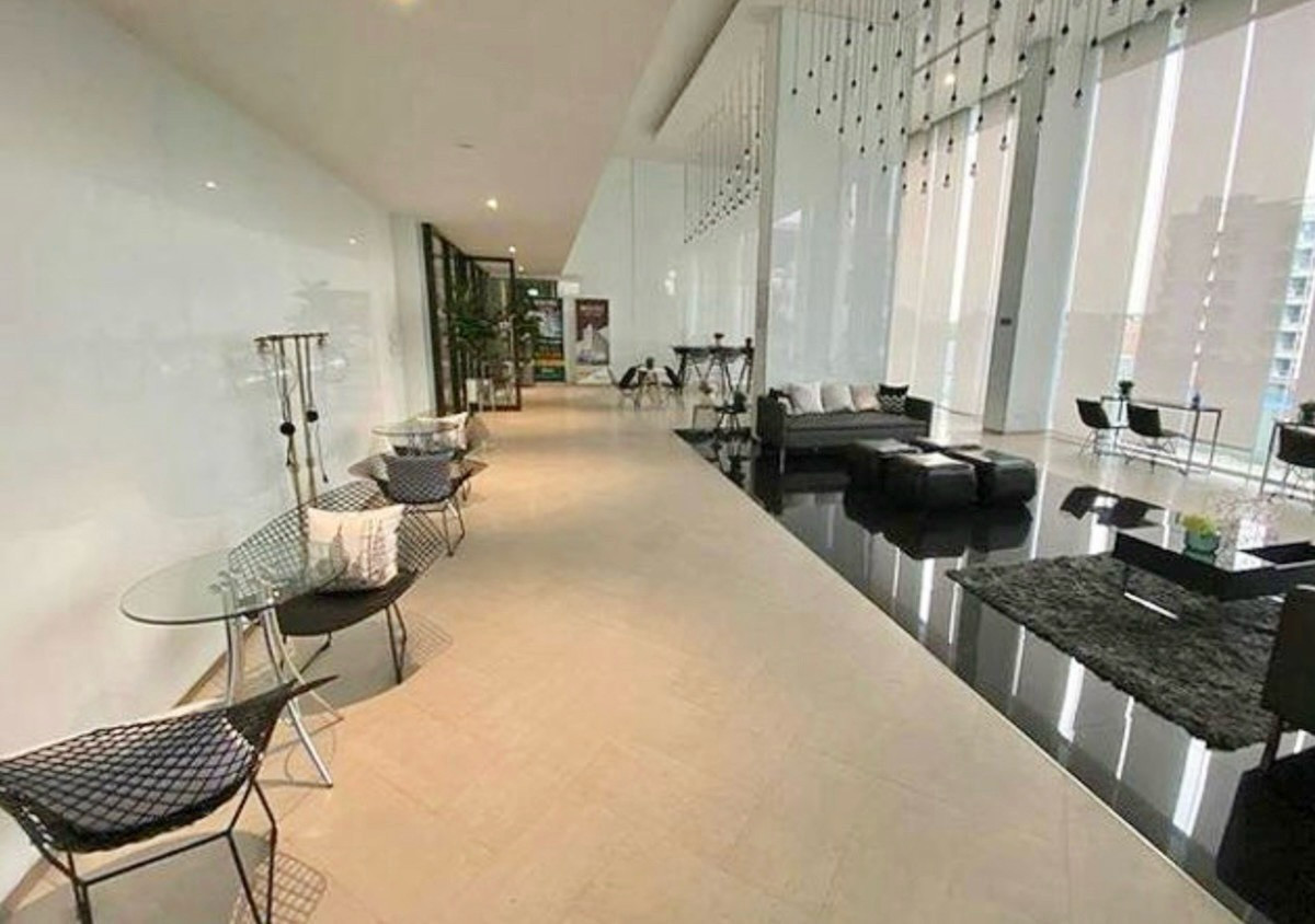 ให้เช่าคอนโดวิภาวดี ดอนเมือง หลักสี่ : 📍โครงการ : Rich Park Terminal Phaholyothin 59
🚝 อยู่ติด  : BTS สถานีพหลโยธิน 59  ( 0 เมตร ) 🚶🏻
💵 ราคาเช่า : 15,000 บาท / เดือน