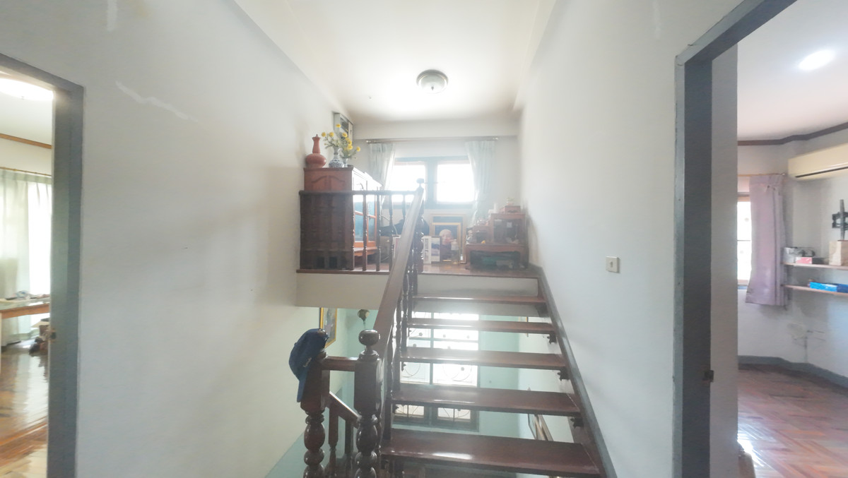 ขายบ้านนวมินทร์ รามอินทรา : ขายบ้านเดี่ยวบุณฑริก วัชรพล 50.6 ตรว. หลังริมถนนเมน หน้าบ้านทิศตะวันออก ทำเลศักยภาพใกล้ทางด่วน