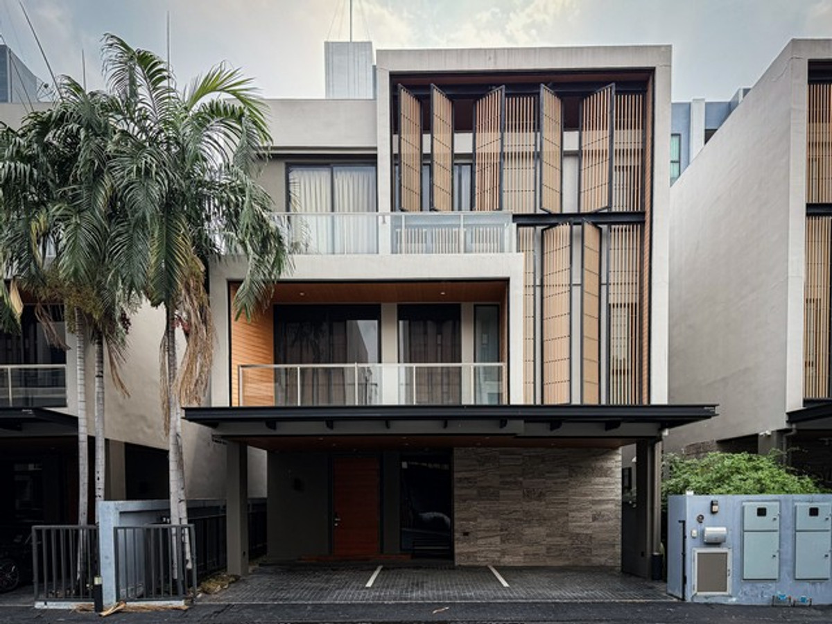 For SaleHouseChaengwatana, Muangthong : 3-story detached house for sale, Motique Village, Chaengwattana Soi 10, with private elevator. Usable area 460 sq m.