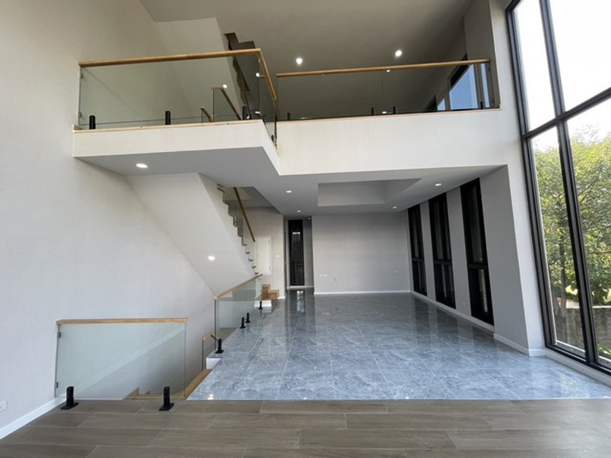 For RentHouseSukhumvit, Asoke, Thonglor : HR3340 FOR RENT Ultra-Luxury House @Sage Thonglor 25, 4.5-storey detached house, premium level. With private elevator and swimming pool in the heart of Thonglor.