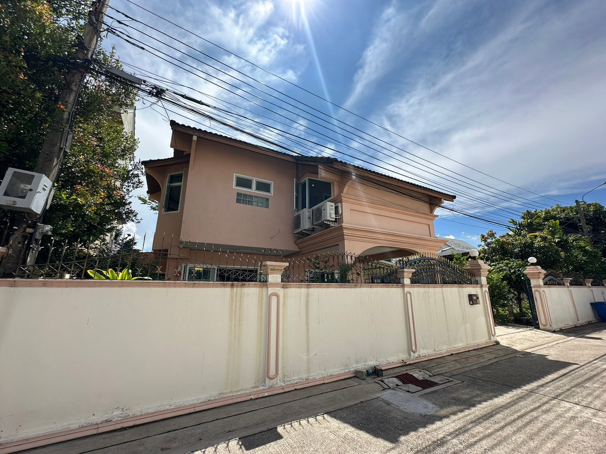 ให้เช่าบ้านพระราม 9 เพชรบุรีตัดใหม่ RCA : ให้เช่า บ้านเดี่ยว 2 ชั้น ซอยศูนย์วิจัย