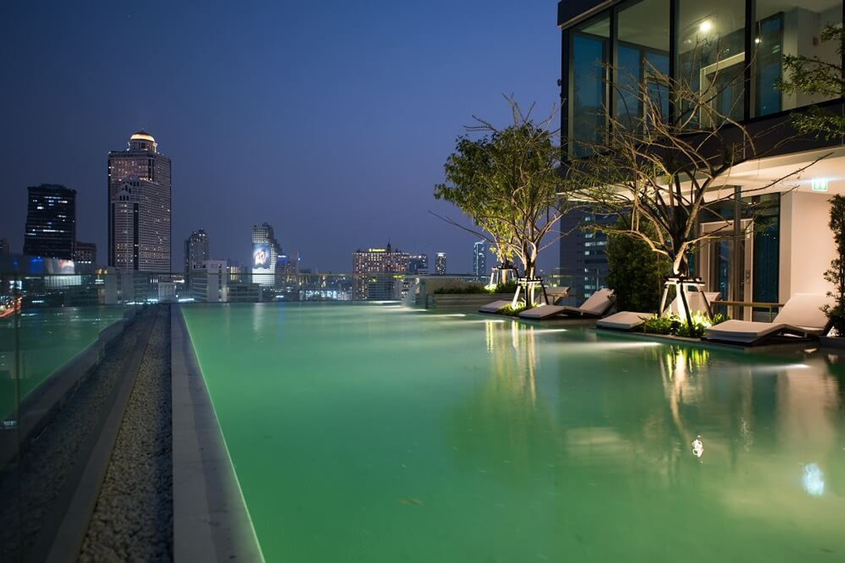 For RentCondoSathorn, Narathiwat : ✨ The most hip lifestyle source, The Room 30, easily connects Charoen Krung-Si Phraya-Songwat within walking distance 🎉