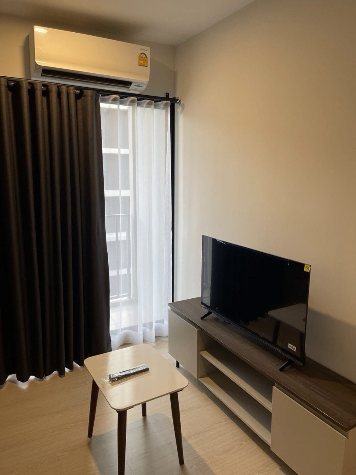 ให้เช่าคอนโดปทุมธานี รังสิต ธรรมศาสตร์ : 📍โครงการ : Nue Cross Khu Khot Station 
                (นิว ครอส คูคต สเตชั่น)

🚝 ใกล้ : BTS สถานีคูคต ประมาณ 200 เมตร
💵 ราคาเช่า : 12,000 บาท / เดือน