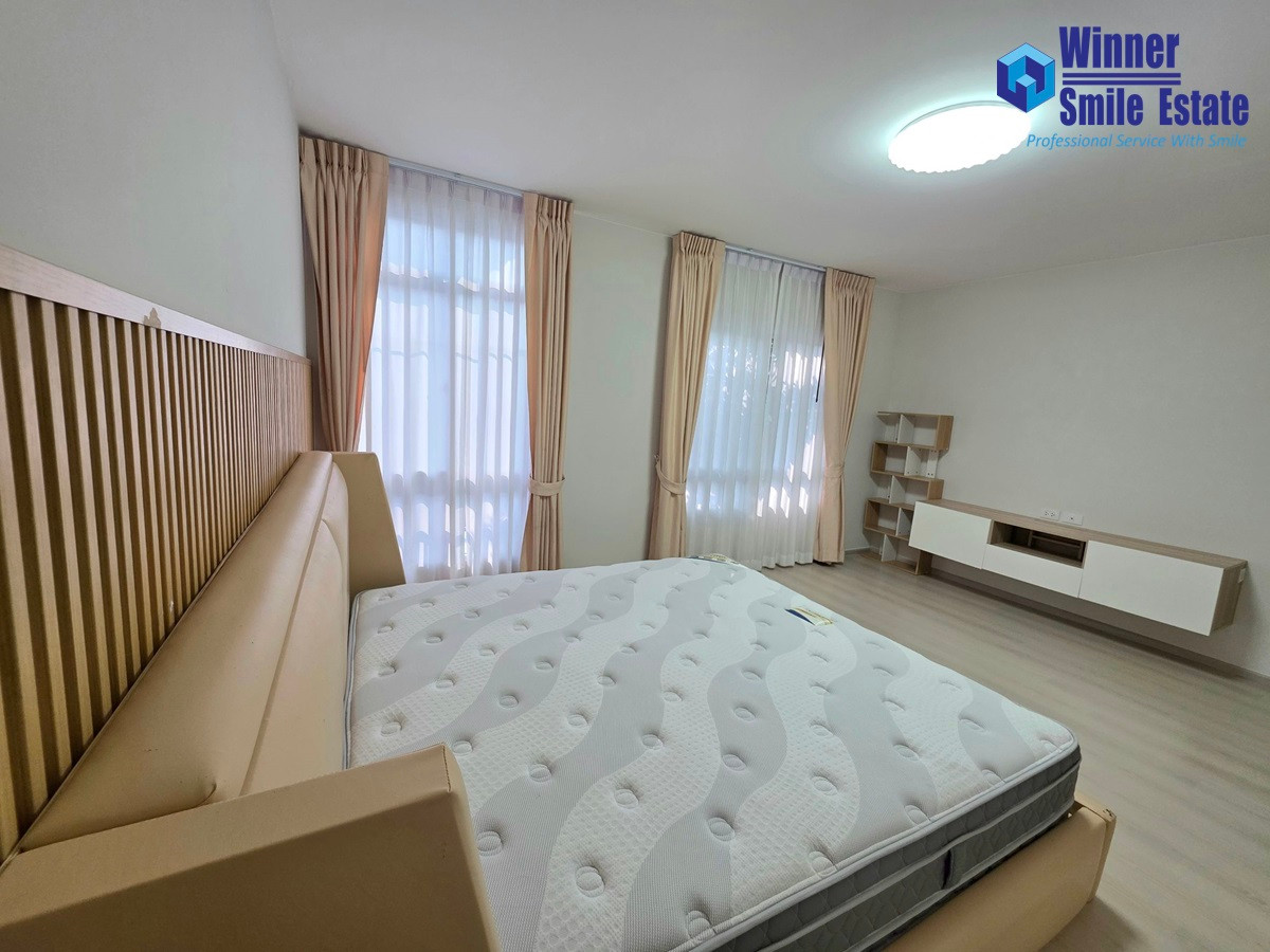 For RentTownhomeSamut Prakan,Samrong : 🔥Townhome for rent, Villaggio Bangna, very beautiful, new, near the garden, lake, in front of the house, not next to anyone.