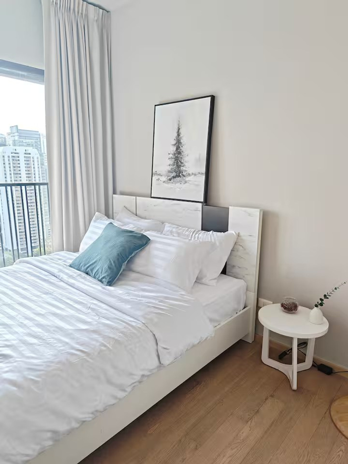 For RentCondoSukhumvit, Asoke, Thonglor : 🚅✨  Noble Refine Phrom Phong For rent 2 bedroom condo - only 5 minutes walk to BTS Phrom Phong.