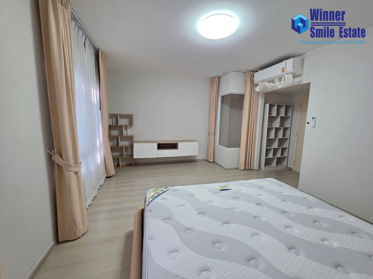 For RentTownhomeSamut Prakan,Samrong : 🔥Townhome for rent, Villaggio Bangna, very beautiful, new, near the garden, lake, in front of the house, not next to anyone.