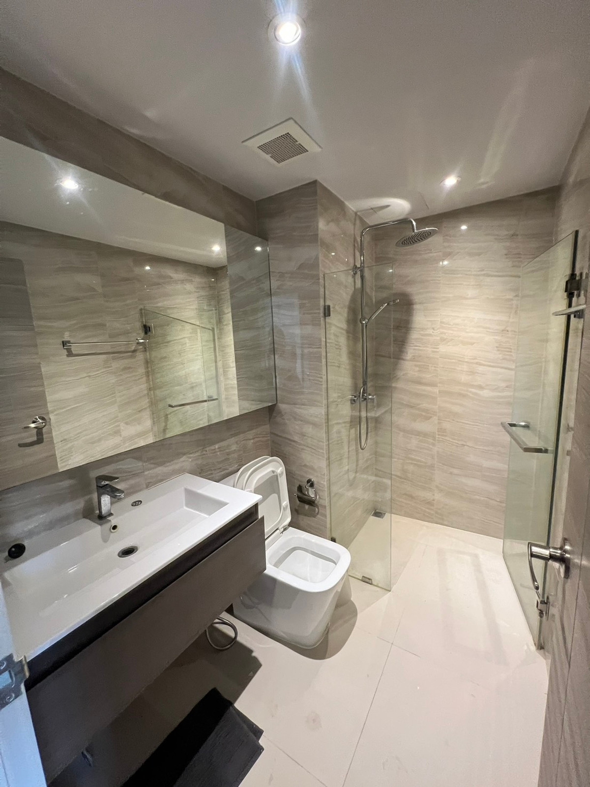 For RentCondoRatchathewi,Phayathai : 💎 Rare Unit: Corner room Savvi Phahol-Ari | BTS Ari ✨Only15,000/Month Quiet condo Good location, convenient travel on many routes.