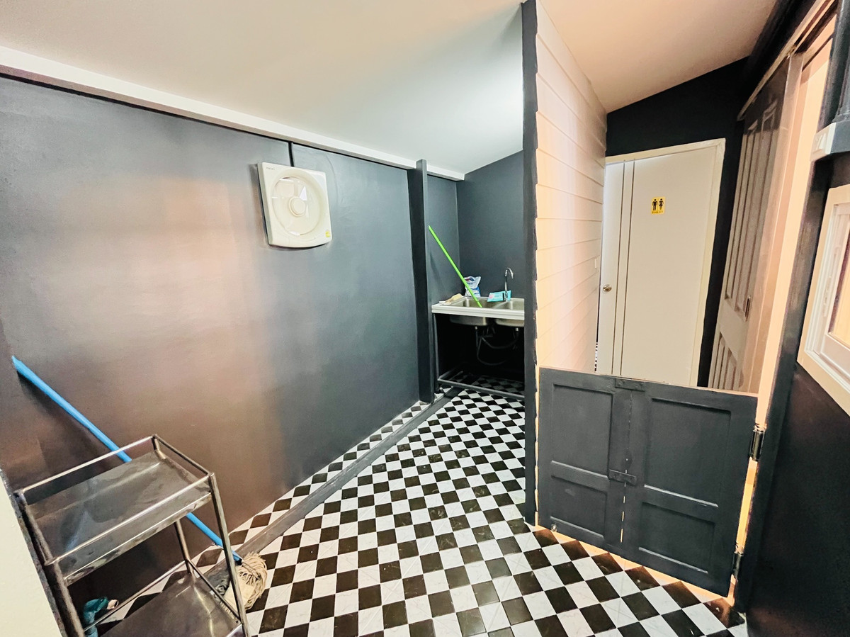 For RentHouseSathorn, Narathiwat : 🏡 (For rent) Newly built house in the heart of Sathorn - near BTS Surasak, good location, not chaotic‼️