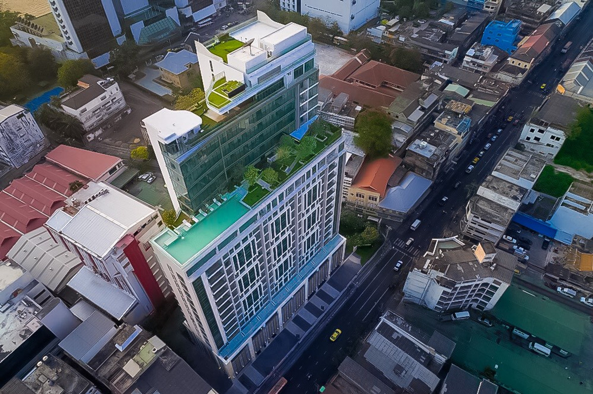 For RentCondoSathorn, Narathiwat : ✨ The most hip lifestyle source, The Room 30, easily connects Charoen Krung-Si Phraya-Songwat within walking distance 🎉