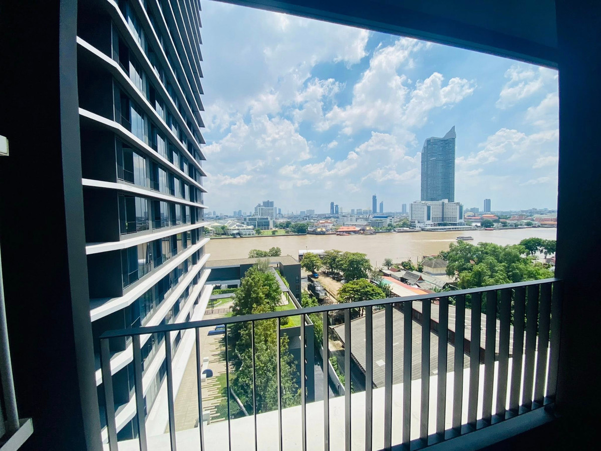 For SaleCondoWongwianyai, Charoennakor : Best Deal in Charoennakhon! 2-Bed Riverside Home Below Market Price!