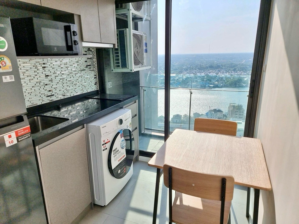 ให้เช่าคอนโดบางซื่อ วงศ์สว่าง เตาปูน : 📍โครงการ : The Clev Riverline เจ้าพระยา - วงศ์สว่าง 
🏢 ใกล้กับ  :  ม. พระจอมเกล้าพระนครเหนือ ( มจพ. )
💵 ราคาเช่า : 15,000 บาท / เดือน