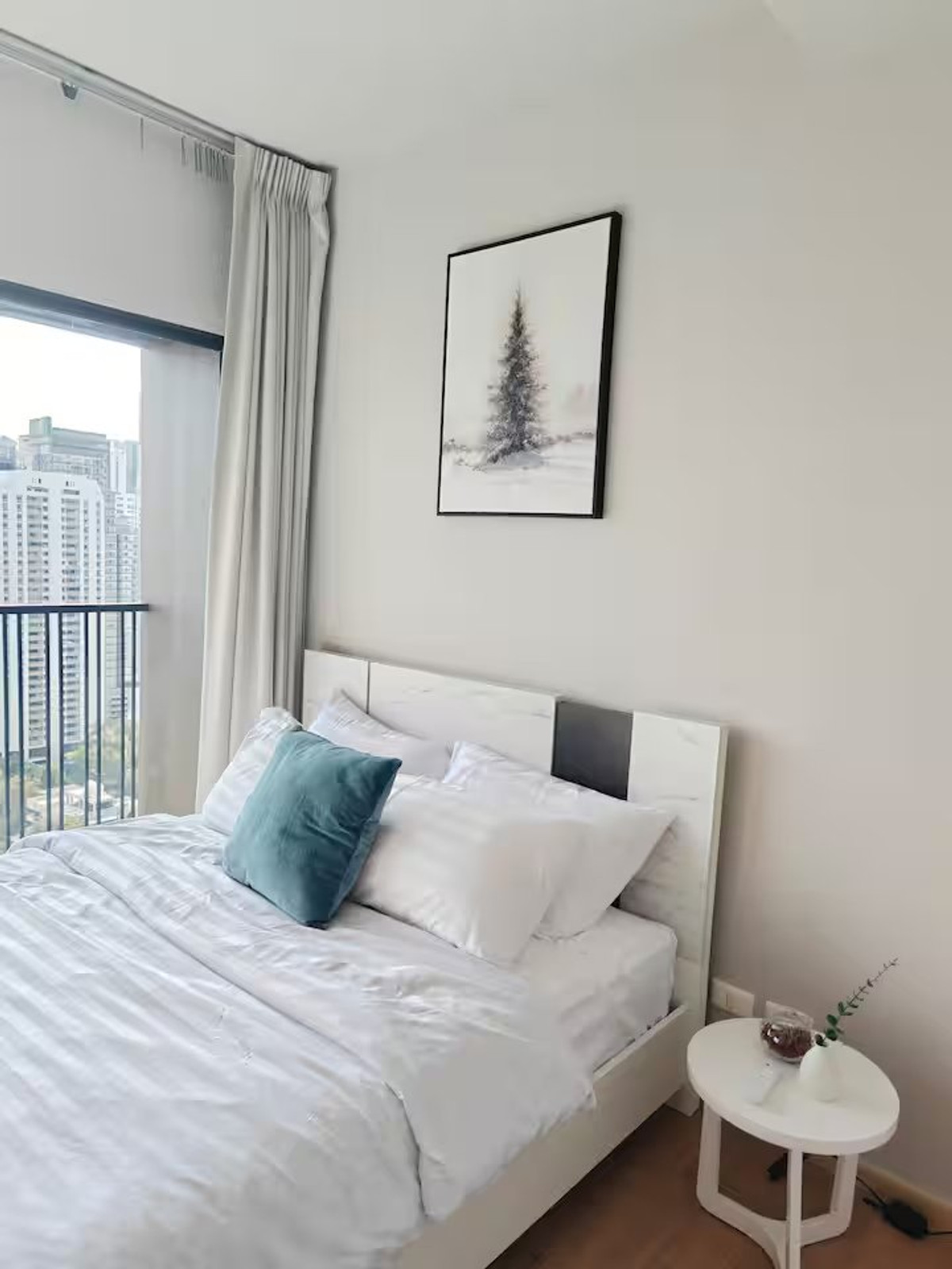 For RentCondoSukhumvit, Asoke, Thonglor : 🚅✨  Noble Refine Phrom Phong For rent 2 bedroom condo - only 5 minutes walk to BTS Phrom Phong.