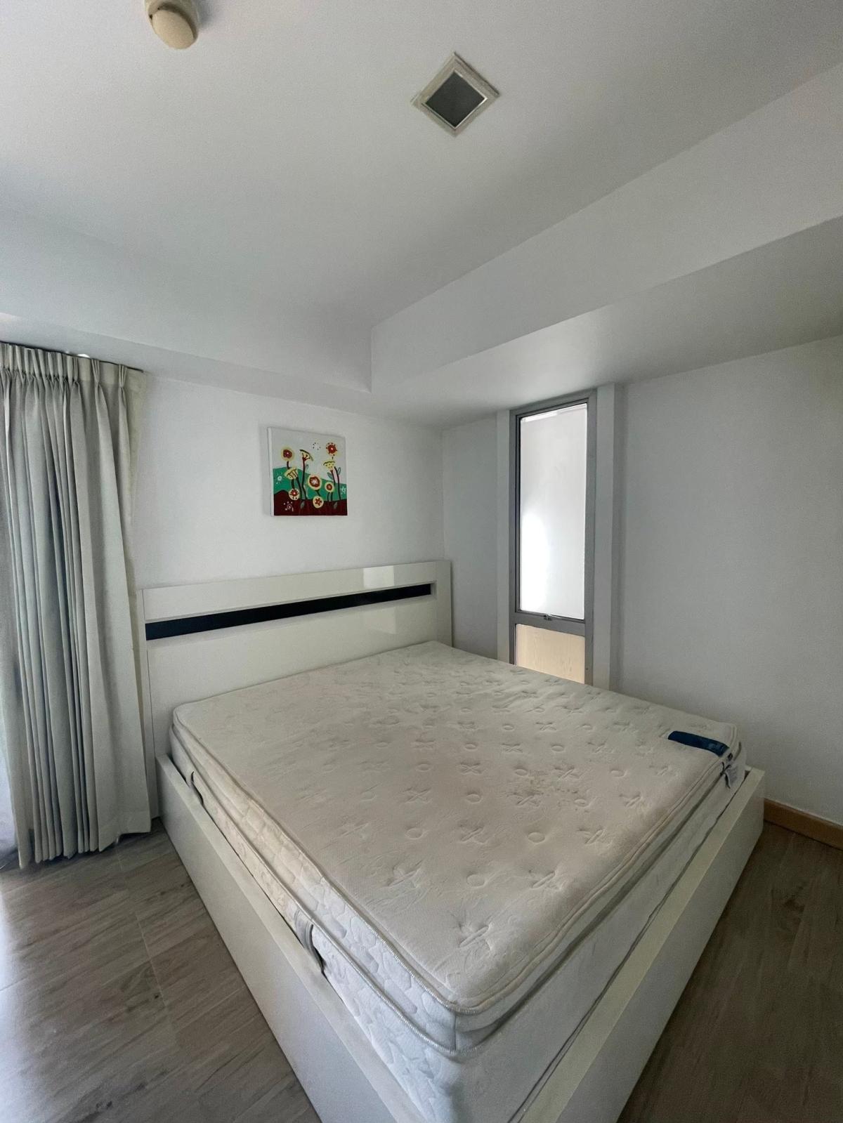 ให้เช่าคอนโดพระราม 9 เพชรบุรีตัดใหม่ RCA : 03/04/2026, เช่าคอนโด My Resort Bangkok 1 ห้องนอน ใกล้ MRT เพชรบุรี 
42 ตร.ม. พร้อมสระว่ายน้ำ อินฟินิตี้ เพียง 17,000 บาท/เดือน! 0642748883