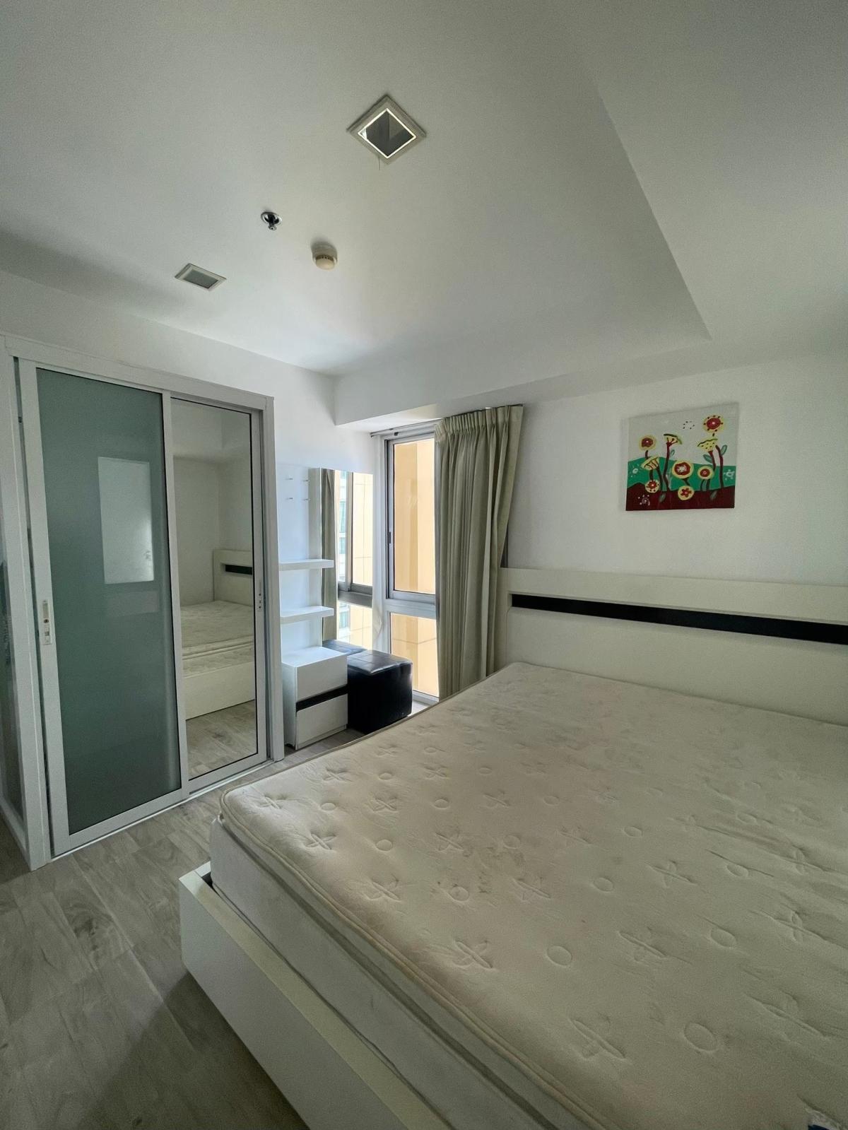 ให้เช่าคอนโดพระราม 9 เพชรบุรีตัดใหม่ RCA : 03/04/2026, เช่าคอนโด My Resort Bangkok 1 ห้องนอน ใกล้ MRT เพชรบุรี 
42 ตร.ม. พร้อมสระว่ายน้ำ อินฟินิตี้ เพียง 17,000 บาท/เดือน! 0642748883