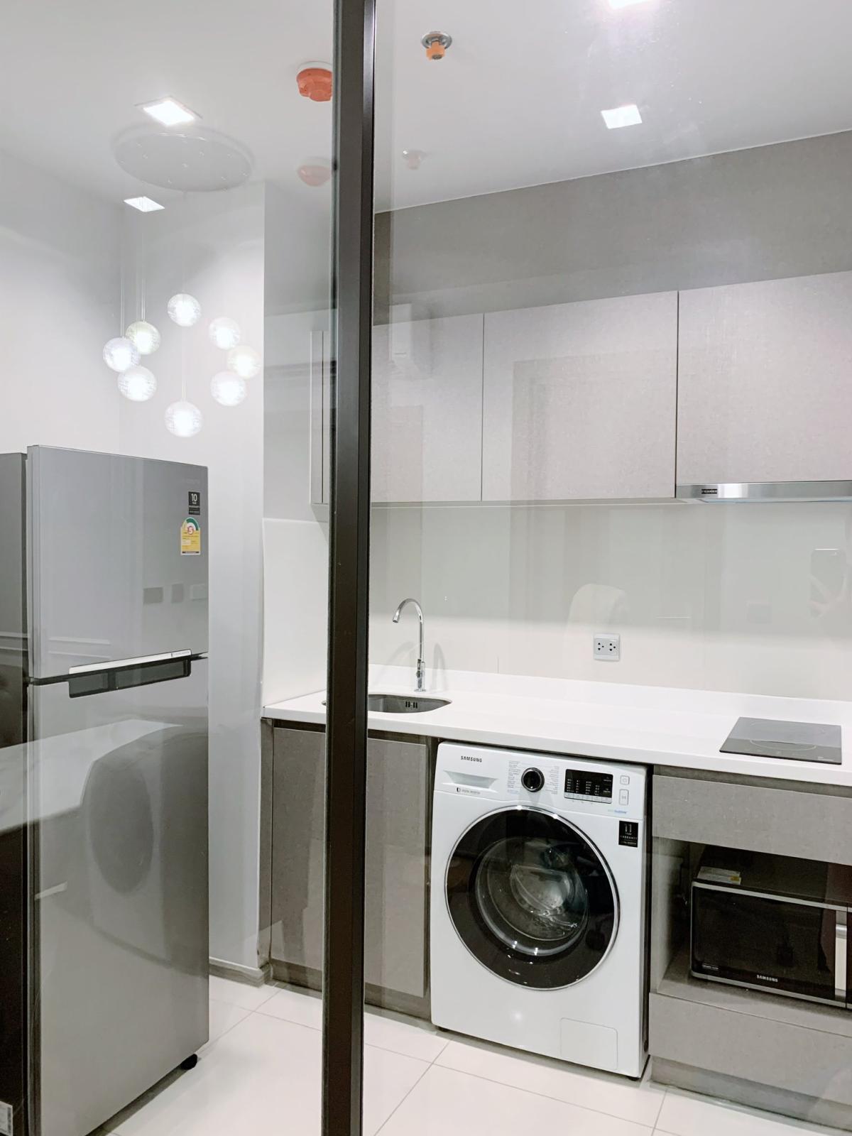 ให้เช่าคอนโดพระราม 9 เพชรบุรีตัดใหม่ RCA : 03/04/2026, ชีวิตสะดวก ใจกลางพระราม 9! 
คอนโด Life Asoke - Rama 9 1 ห้องนอน พร้อมอยู่ 24,000 บ./ด. 0642748883