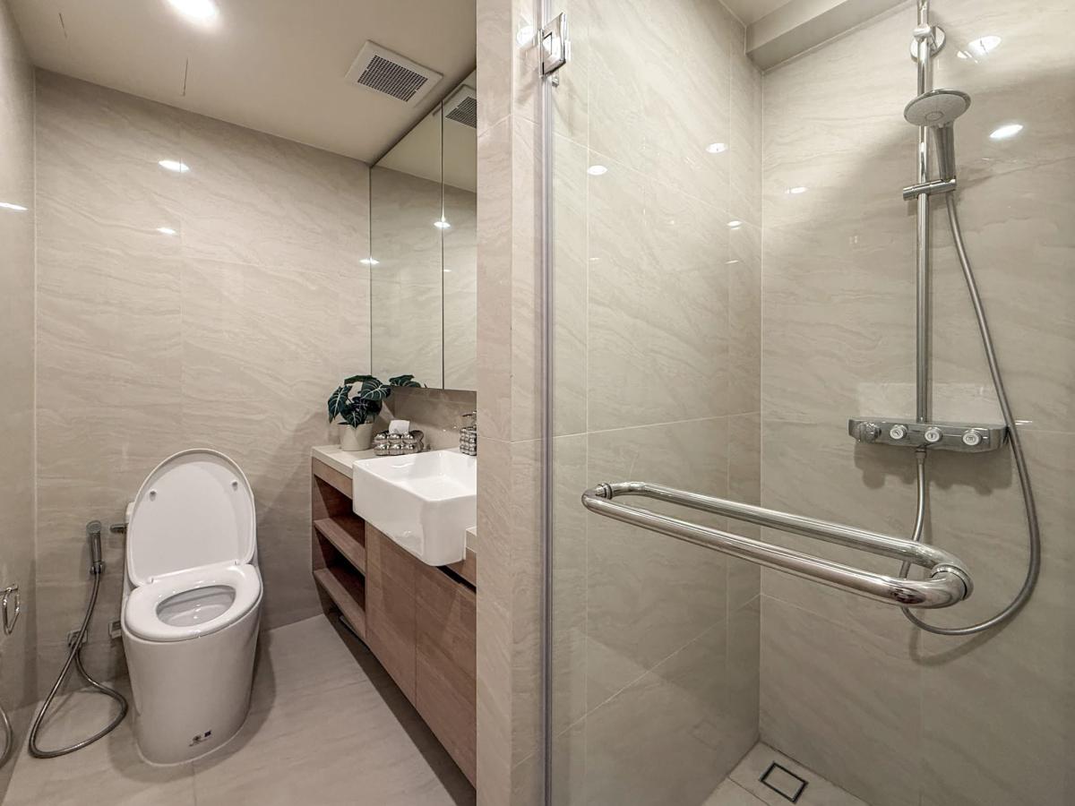 ให้เช่าคอนโดสุขุมวิท อโศก ทองหล่อ : 03/04/2026, เช่า Noble Form ทองหล่อ ห้องใหญ่ 50 ตร.ม. 
ใกล้ BTS ทองหล่อ ราคาเพียง 55,000 บ./เดือน! 0642748883