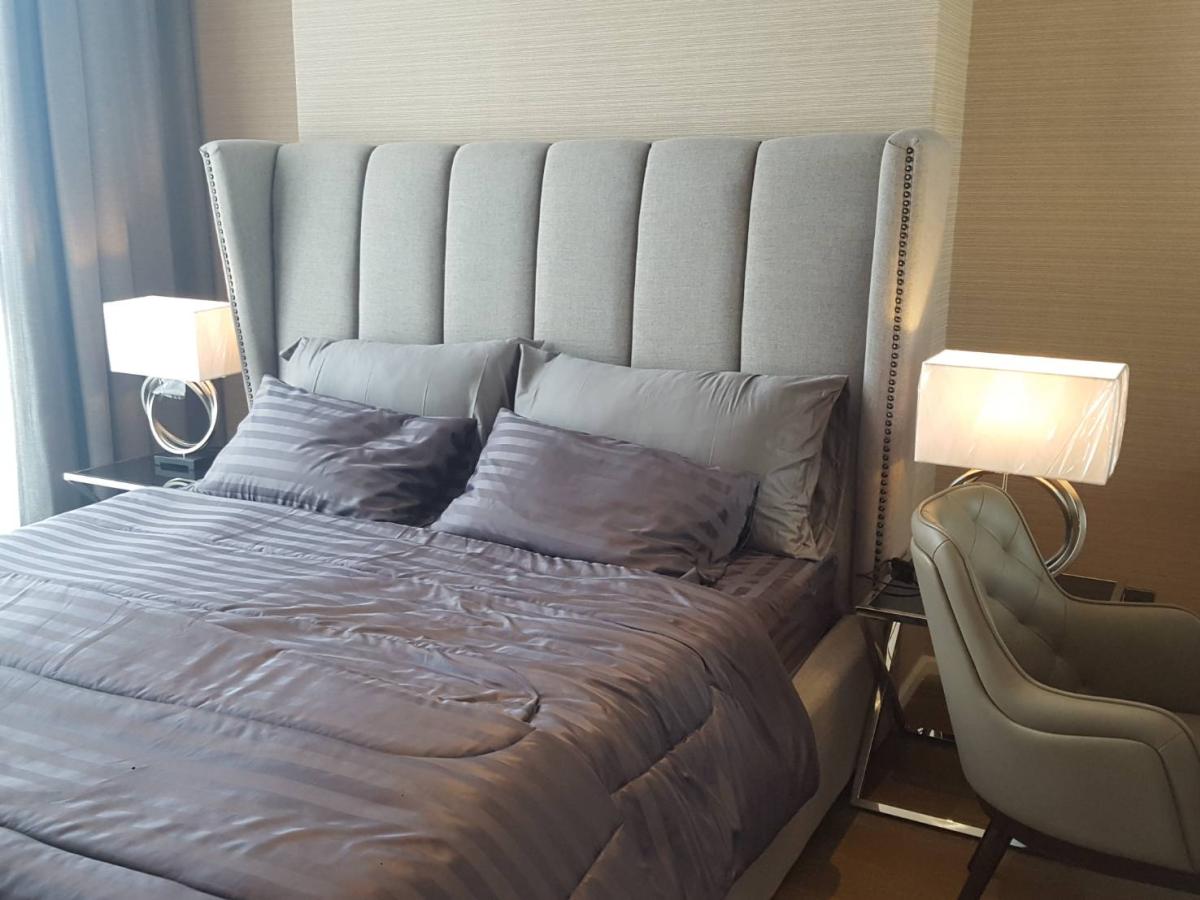 For SaleCondoSukhumvit, Asoke, Thonglor : 03/04/2026, Luxury 2Bed Condo @ KRAAM Sukhumvit 26 – 106 sqm near BTS Phra Khanong
Price 32.9 million Invest or live yourself Worth every square meter! 0642748883