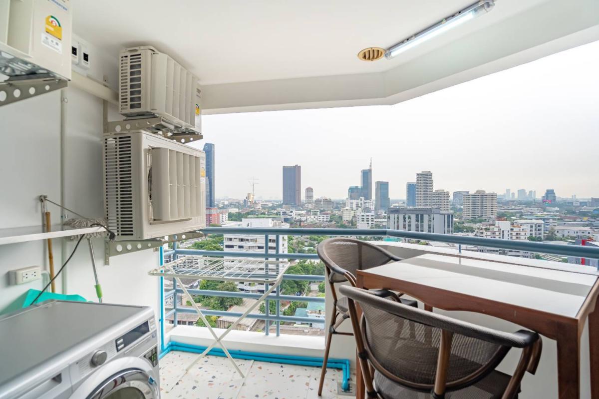 For SaleCondoSukhumvit, Asoke, Thonglor : 03/04/2026, Luxury condo Waterford Diamond 2 bedrooms 2 bathrooms adjacent to BTS Phrom Phong
Spacious area of 83 sqm. Only 9.5 million, perfectly convenient! 0642748883