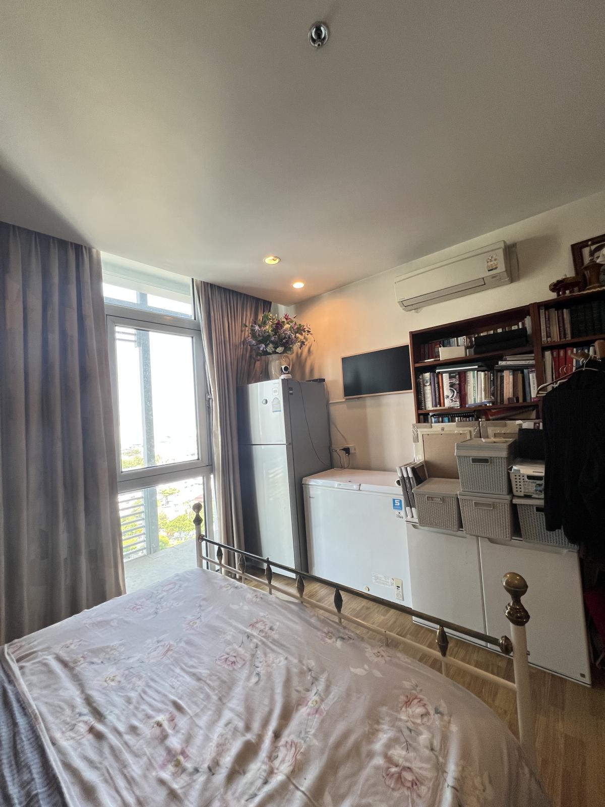 For SaleCondoSathorn, Narathiwat : 03/04/2026, Luxury condo with 4 bedrooms @ The Star Estate Narathiwat
Spacious area of 210 sq.m. Special price of only 19.5 million! 0642748883