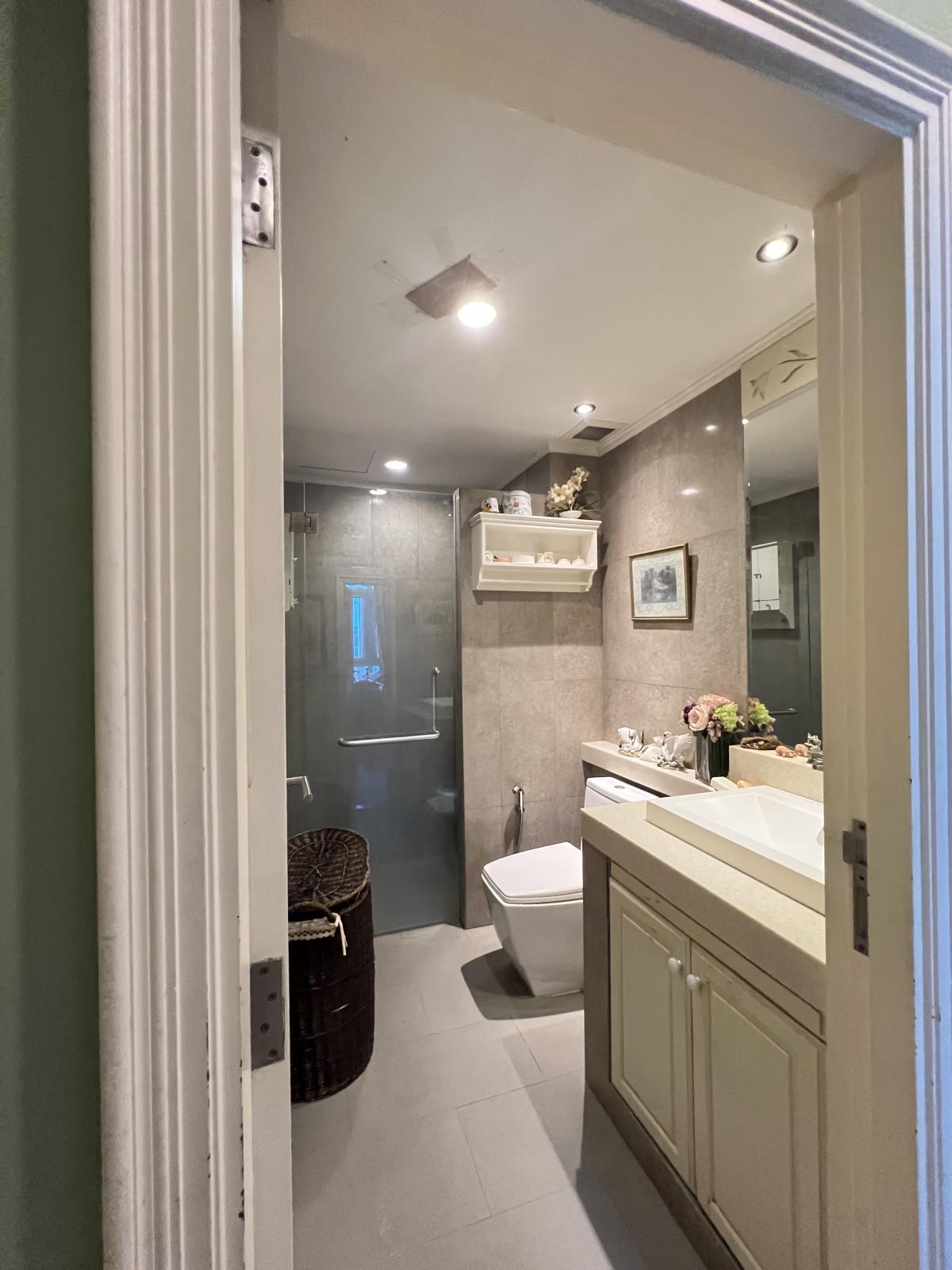 For SaleCondoSathorn, Narathiwat : 03/04/2026, Luxury condo with 4 bedrooms @ The Star Estate Narathiwat
Spacious area of 210 sq.m. Special price of only 19.5 million! 0642748883