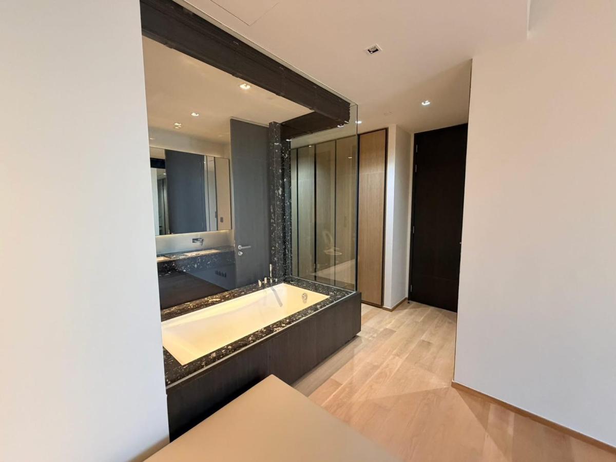 For RentCondoSukhumvit, Asoke, Thonglor : 03/04/2026, Luxury! 2-bedroom Beatniq Sukhumvit 32 near Thonglor BTS.
Spacious area of 110 sqm. Rental price 100,000 THB/month. Waiting for you to move in! 0642748883