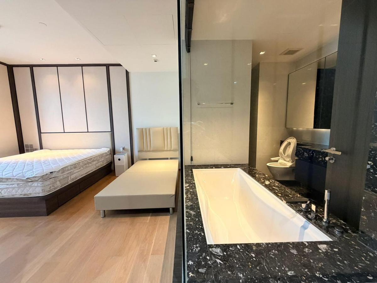 For RentCondoSukhumvit, Asoke, Thonglor : 03/04/2026, Luxury! 2-bedroom Beatniq Sukhumvit 32 near Thonglor BTS.
Spacious area of 110 sqm. Rental price 100,000 THB/month. Waiting for you to move in! 0642748883