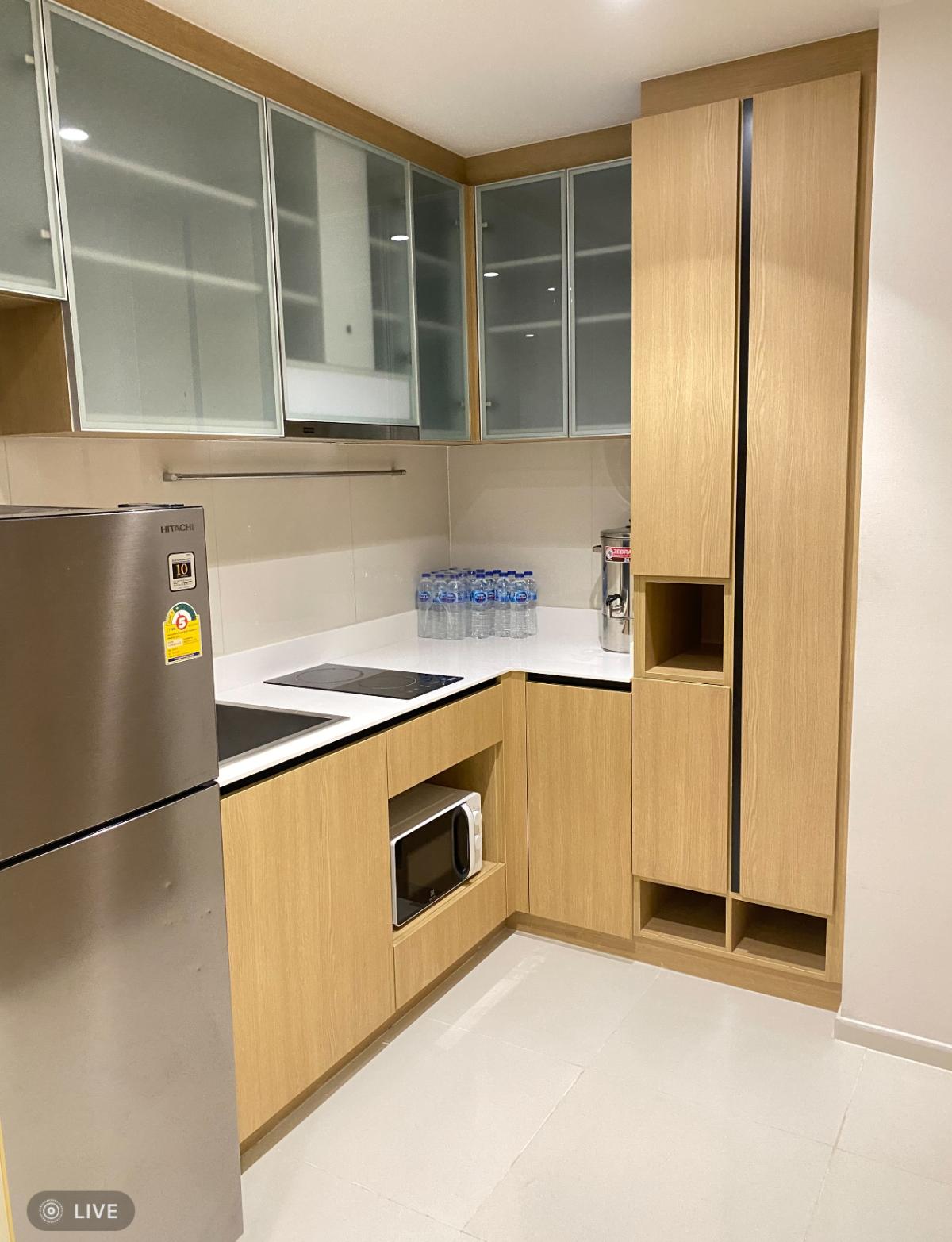 ขายคอนโดลาดพร้าว เซ็นทรัลลาดพร้าว : 03/04/2026, สุดยอดทำเลใจกลางลาดพร้าว! Maru Ladprao 15 ห้อง 1 นอน พร้อมสระว่ายน้ำใหญ่ 
เช่าเพียง 32,000 บ./ด. หรือซื้อในราคา 5.5 ล้าน ใกล้ BTS MRT ลาดพร้าว 0642748883