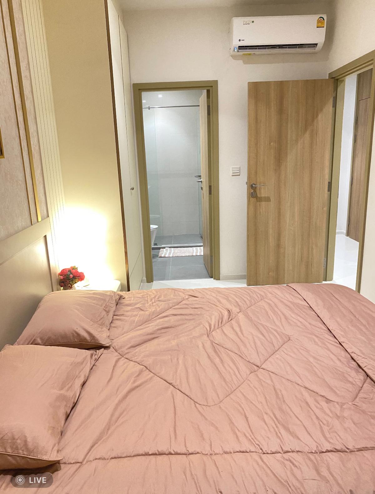 ขายคอนโดลาดพร้าว เซ็นทรัลลาดพร้าว : 03/04/2026, สุดยอดทำเลใจกลางลาดพร้าว! Maru Ladprao 15 ห้อง 1 นอน พร้อมสระว่ายน้ำใหญ่ 
เช่าเพียง 32,000 บ./ด. หรือซื้อในราคา 5.5 ล้าน ใกล้ BTS MRT ลาดพร้าว 0642748883