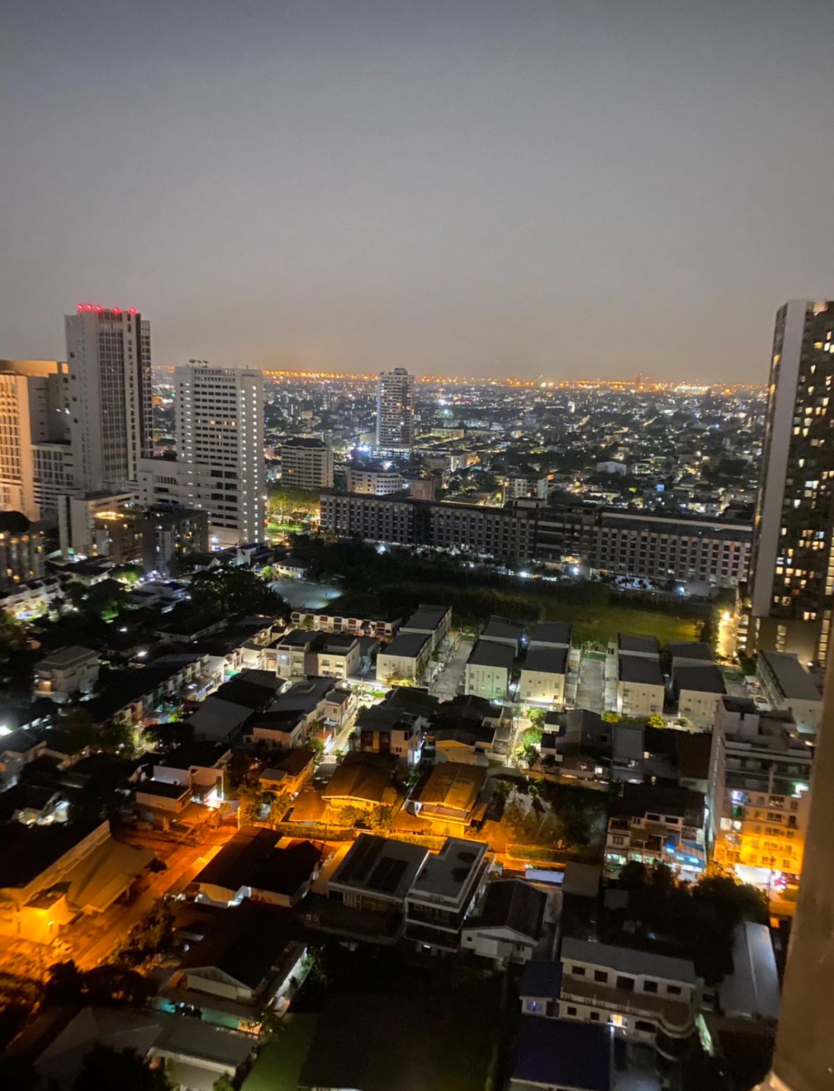 ขายคอนโดลาดพร้าว เซ็นทรัลลาดพร้าว : 03/04/2026, สุดยอดทำเลใจกลางลาดพร้าว! Maru Ladprao 15 ห้อง 1 นอน พร้อมสระว่ายน้ำใหญ่ 
เช่าเพียง 32,000 บ./ด. หรือซื้อในราคา 5.5 ล้าน ใกล้ BTS MRT ลาดพร้าว 0642748883