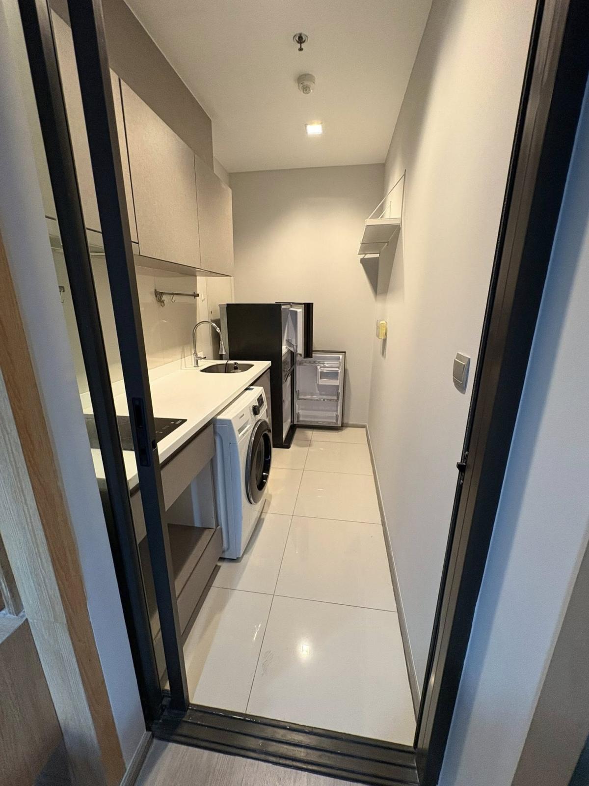 For SaleCondoRama9, Petchburi, RCA : 03/04/2026, The Life Asoke-Rama 9 condo is ready to move in, close to BTS/MRT Rama 9.
At an attractive price of 5.29 million, it has 2 bedrooms and 40 square meters. Full amenities! 0642748883
