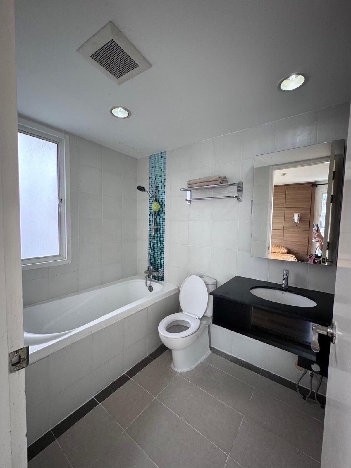 For SaleCondoPattanakan, Srinakarin : 03/04/2026, The Silk Condo Phahol-Ari 2 bedrooms 79 sq.m. near Ari BTS
Special price 7.5 million, ready to move in! Don't miss this golden opportunity 0642748883