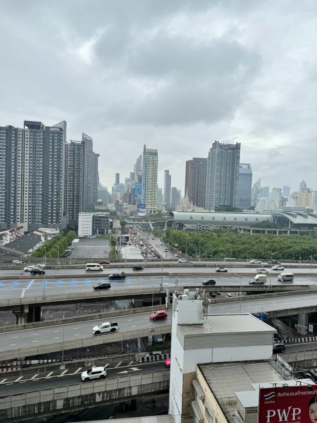 For SaleCondoRama9, Petchburi, RCA : 03/04/2026, Rhythm Asoke 2 Condo, Studio, near BTS/MRT Phetchaburi
Special price 2.89 million, complete with amenities! 0642748883