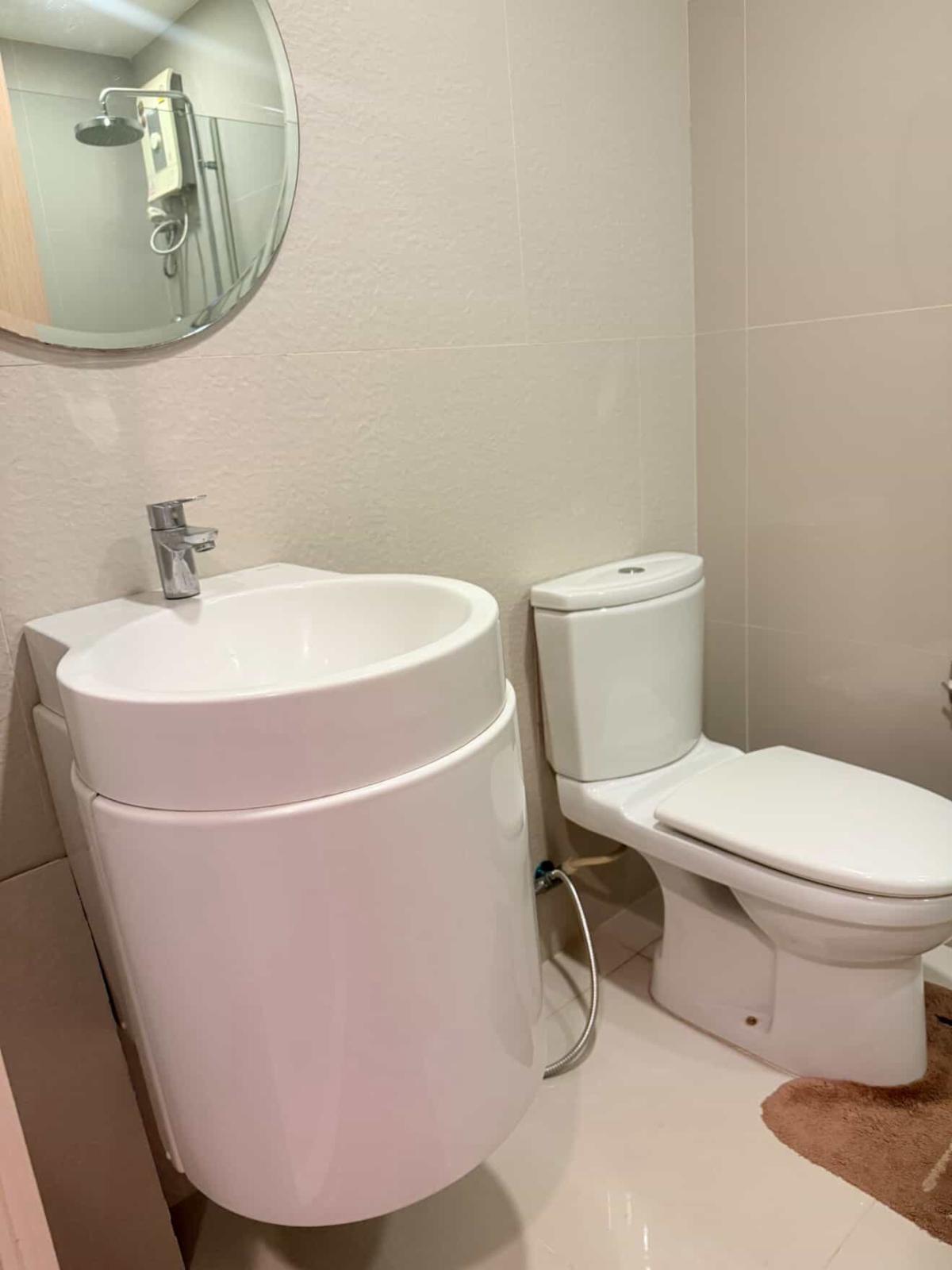 For SaleCondoRama9, Petchburi, RCA : 03/04/2026, Rhythm Asoke 2 Condo, Studio, near BTS/MRT Phetchaburi
Special price 2.89 million, complete with amenities! 0642748883