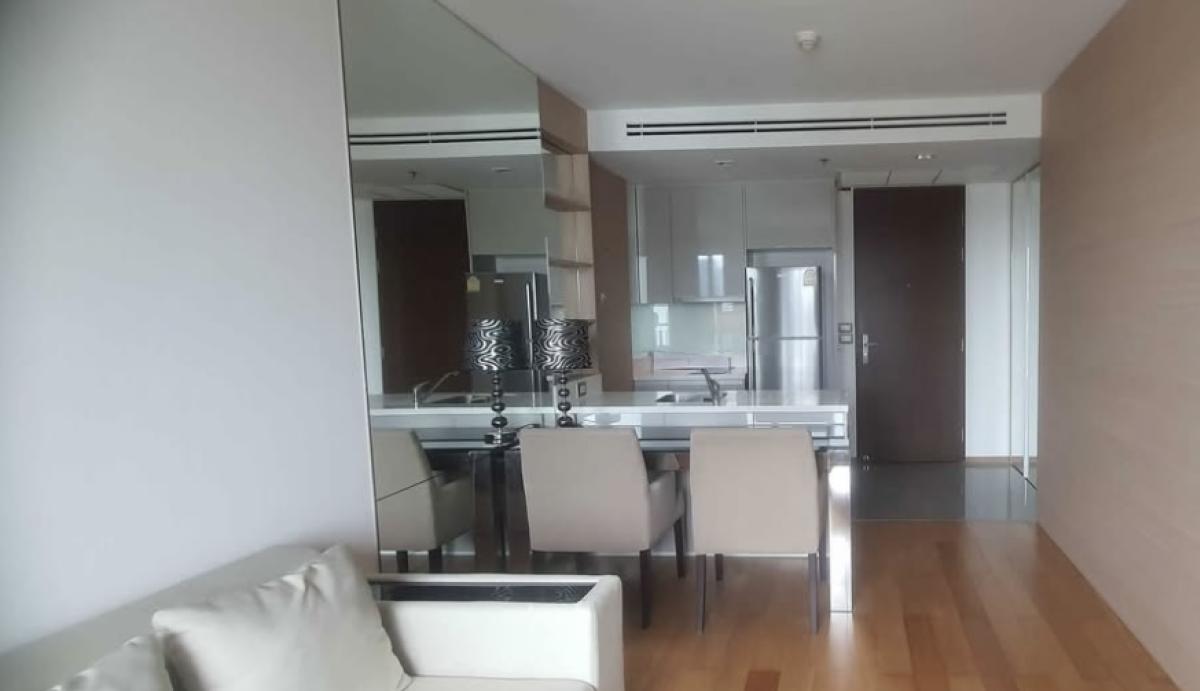 ให้เช่าคอนโดพระราม 9 เพชรบุรีตัดใหม่ RCA : 03/04/2026, ใกล้ MRT เพชรบุรี 100 ม. พร้อมสิ่งอำนวยความสะดวกครบ! 
1 ห้องนอน วิวเมือง พื้นที่ 45 ตร.ม. เพียง 26,000 บ./ด. 0642748883