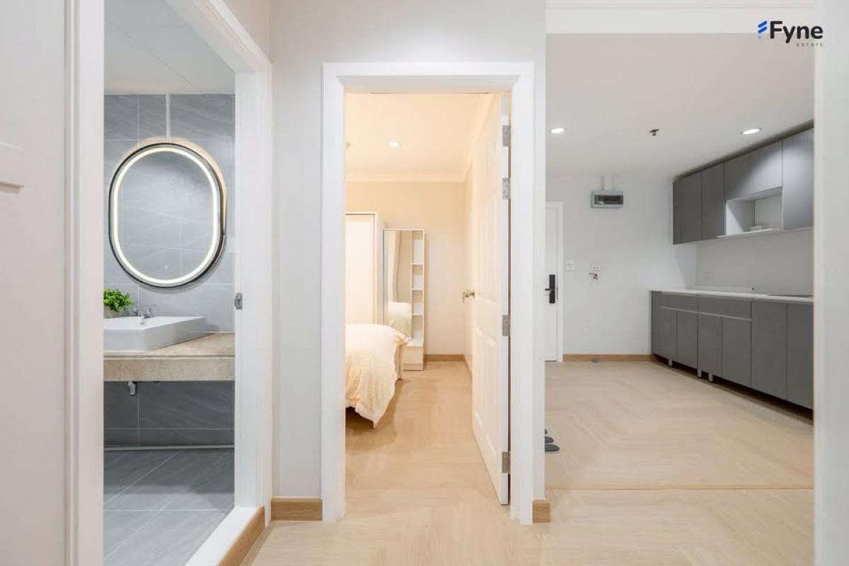 For SaleCondoSukhumvit, Asoke, Thonglor : 03/04/2026, Beautiful condo in the heart of Asoke, 2 bedrooms, only 5.49 million THB.
Close to BTS/MRT Phetchaburi. Worth it for investment or personal use! 0642748883