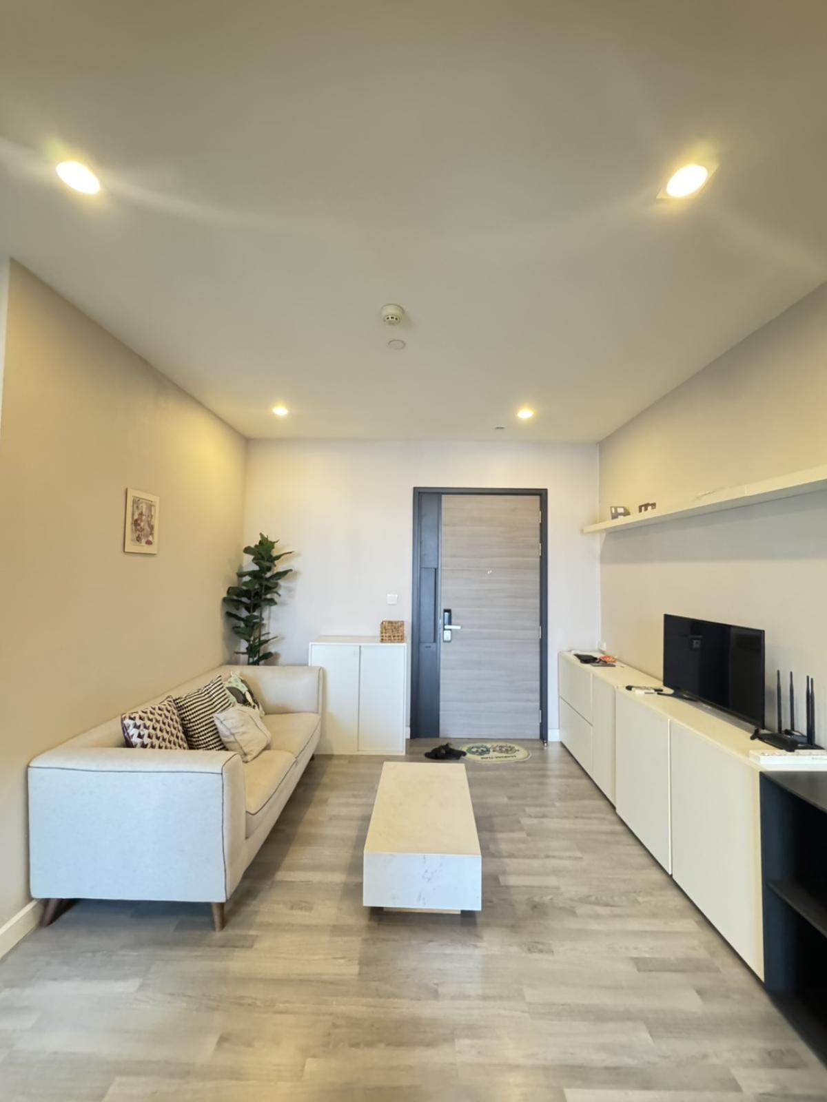 ให้เช่าคอนโดสาทร นราธิวาส : 03/04/2026, คอนโดหรู 50 ตรม. ใจกลางสาทร ใกล้ BTS สุรศักดิ์ 
พร้อมอยู่เพียง 25,000 บ./เดือน! สนใจรีบจองเลย! 0642748883