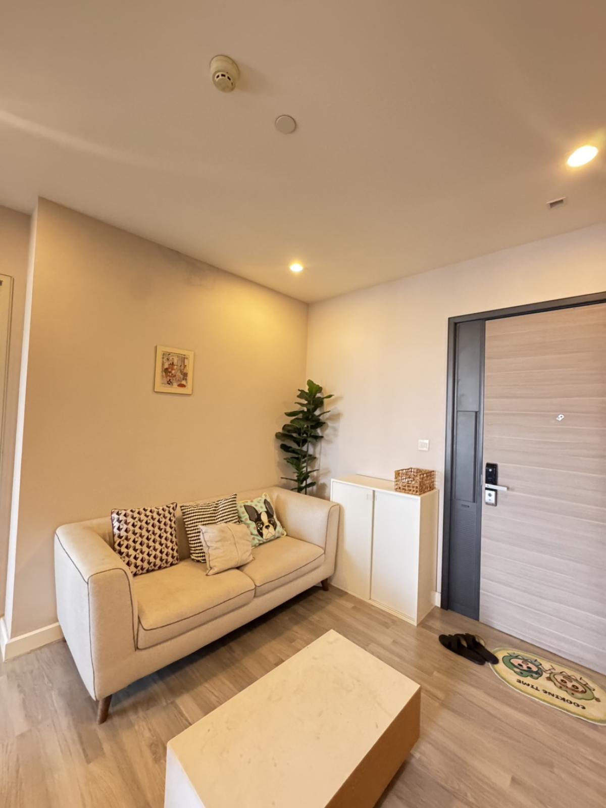 ให้เช่าคอนโดสาทร นราธิวาส : 03/04/2026, คอนโดหรู 50 ตรม. ใจกลางสาทร ใกล้ BTS สุรศักดิ์ 
พร้อมอยู่เพียง 25,000 บ./เดือน! สนใจรีบจองเลย! 0642748883