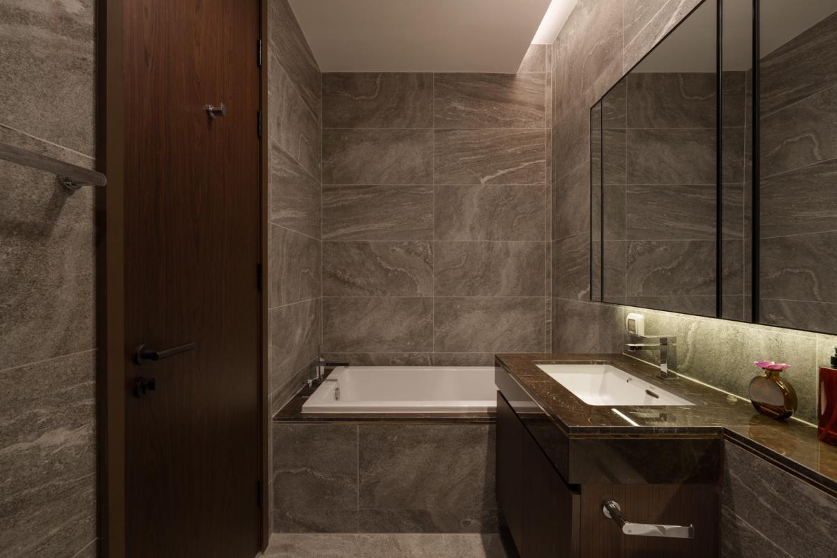 ขายคอนโดสุขุมวิท อโศก ทองหล่อ : 03/04/2026, รวมค่าโอนใกล้ BTS ทองหล่อ! The Esse Sukhumvit 36 - 1 นอน 38 ตร.ม. เพียง 9.99 ลบ. 
ชีวิตหรู ใจกลางเมือง พร้อมสิ่งอำนวยความสะดวกครบครัน! 0642748883