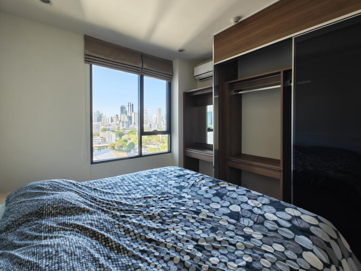 For SaleCondoRama3 (Riverside),Satupadit : 03/04/2026, Luxury 2-bedroom condo The Parco in the city center, near BTS Chong Nonsi
Infinity Pool view with complete free amenities for only 12 million! 0642748883