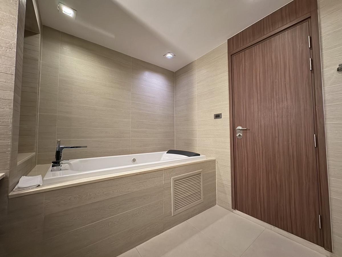 For SaleCondoSathorn, Narathiwat : 03/04/2026, Luxury 3-Bed Condo at The Hudson Sathorn 7 – Prime Location Near BTS Chong Nonsi
For sale 28.5 million THB / Rent 90,000 THB per month with hotel-level amenities! 0642748883