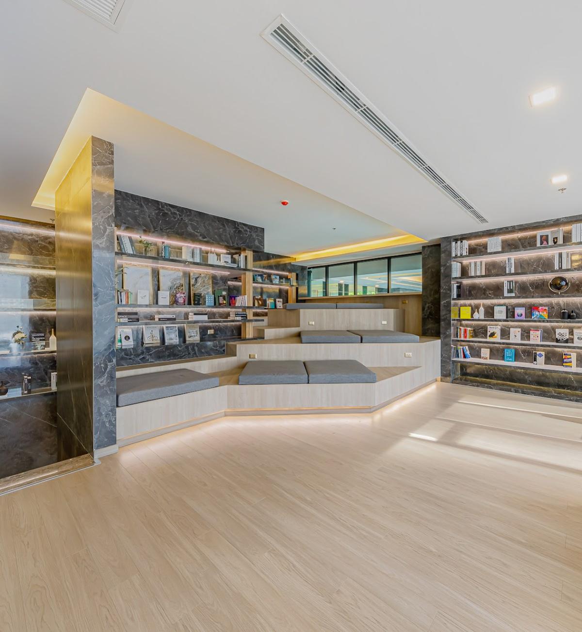 ให้เช่าคอนโดพระราม 9 เพชรบุรีตัดใหม่ RCA : 03/04/2026, หรูหราคอนโด 2 ห้องนอนใจกลางอโศก-พระราม 9 
เช่าเพียง 60,000 บาท/เดือน พร้อมสิ่งอำนวยความสะดวกครบครัน! 0642748883