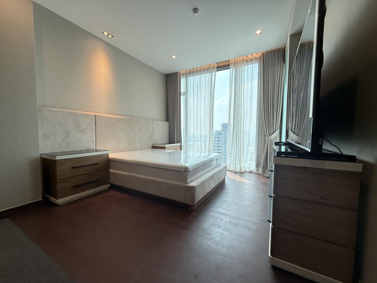 ให้เช่าคอนโดมีนบุรี-ร่มเกล้า : 03/04/2026, คอนโดหรู 2 ห้องนอน Q Sukhumvit 117 ตร.ม. ใจกลางเมือง 
เช่าเพียง 120,000 บ./ด. พร้อมสิ่งอำนวยความสะดวกล้ำสมัย! 0642748883