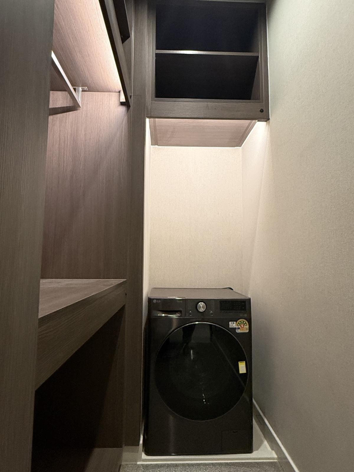 ให้เช่าคอนโดมีนบุรี-ร่มเกล้า : 03/04/2026, คอนโดหรู 2 ห้องนอน Q Sukhumvit 117 ตร.ม. ใจกลางเมือง 
เช่าเพียง 120,000 บ./ด. พร้อมสิ่งอำนวยความสะดวกล้ำสมัย! 0642748883