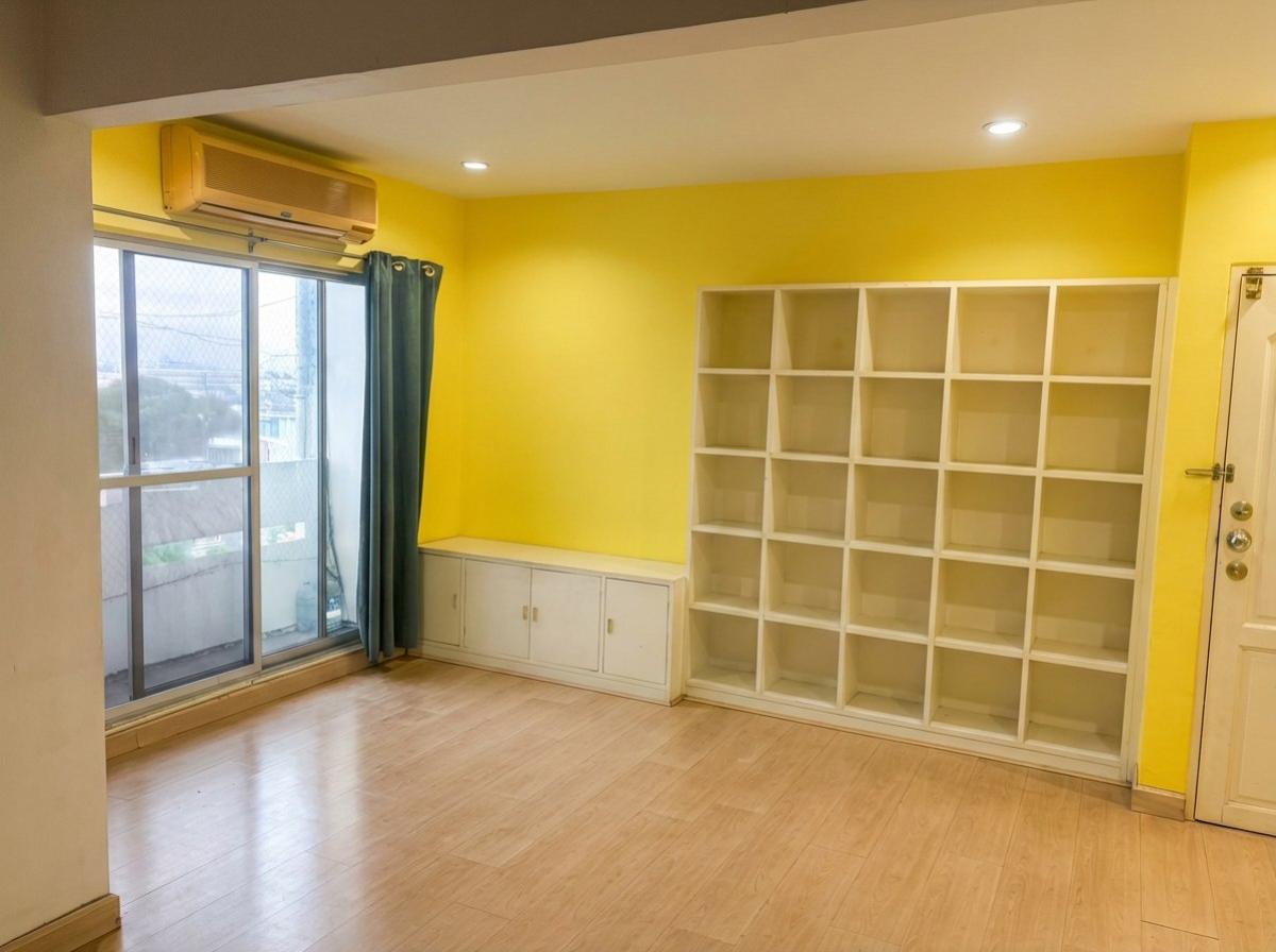 For SaleCondoRatchadapisek, Huaikwang, Suttisan : 03/04/2026, Luxury condo 2 bedrooms 85 sq.m. at Baan Suanthon Ratchada, great price 3.35 million!
Near BTS/MRT Phaholyothin 24-Ladprao, easy to travel with complete facilities. 0642748883